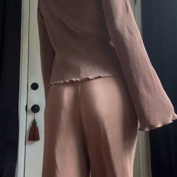 Brown Pleated Lounge Set - Picture 10 of 11